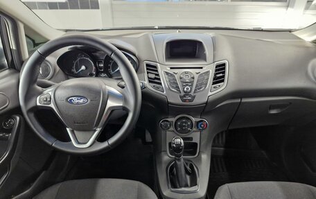 Ford Fiesta, 2015 год, 740 000 рублей, 10 фотография