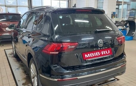 Volkswagen Tiguan II, 2021 год, 2 845 000 рублей, 3 фотография