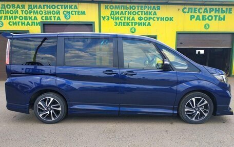 Honda Stepwgn IV, 2019 год, 2 700 000 рублей, 2 фотография