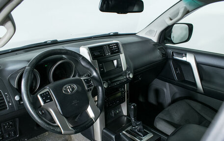 Toyota Land Cruiser Prado 150 рестайлинг 2, 2011 год, 3 696 000 рублей, 13 фотография