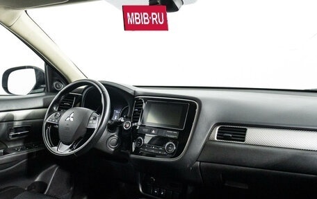Mitsubishi Outlander III рестайлинг 3, 2018 год, 1 869 789 рублей, 9 фотография