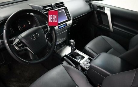 Toyota Land Cruiser Prado 150 рестайлинг 2, 2022 год, 7 000 000 рублей, 10 фотография