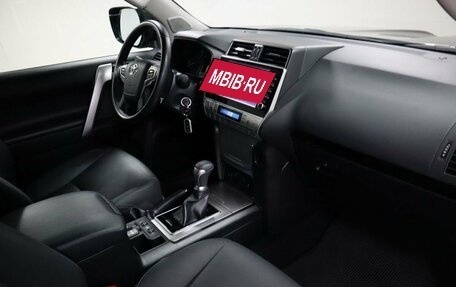 Toyota Land Cruiser Prado 150 рестайлинг 2, 2022 год, 7 000 000 рублей, 13 фотография