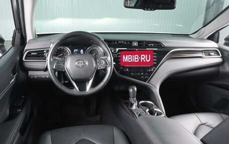 Toyota Camry, 2018 год, 3 299 000 рублей, 6 фотография
