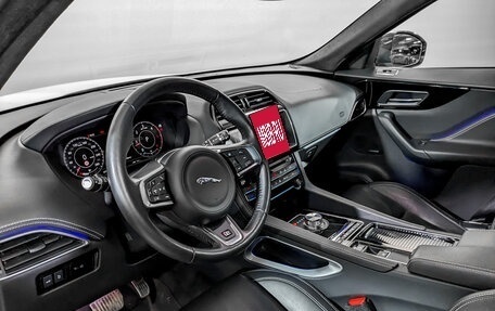 Jaguar F-Pace, 2018 год, 3 850 000 рублей, 16 фотография