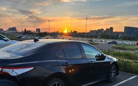 Toyota Camry, 2021 год, 3 300 000 рублей, 5 фотография