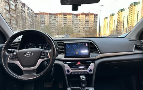 Hyundai Elantra VI рестайлинг, 2018 год, 1 700 000 рублей, 9 фотография