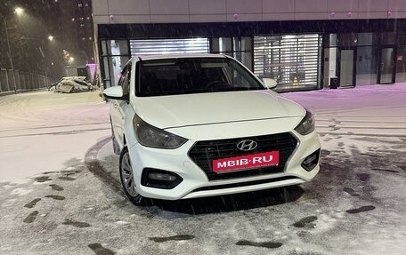 Hyundai Solaris II рестайлинг, 2018 год, 1 070 000 рублей, 1 фотография