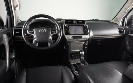 Toyota Land Cruiser Prado 150 рестайлинг 2, 2018 год, 5 290 000 рублей, 6 фотография