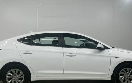 Hyundai Elantra VI рестайлинг, 2020 год, 1 900 000 рублей, 6 фотография