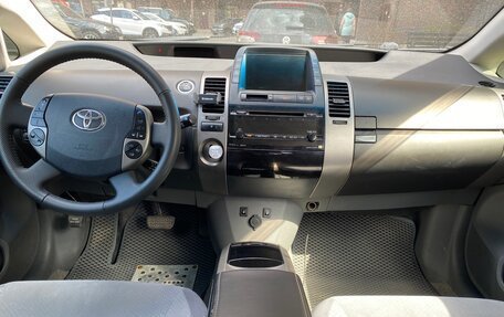 Toyota Prius, 2005 год, 770 000 рублей, 9 фотография