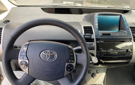 Toyota Prius, 2005 год, 770 000 рублей, 10 фотография