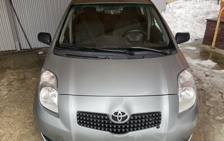 Toyota Yaris III рестайлинг, 2006 год, 530 000 рублей, 6 фотография
