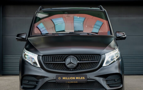 Mercedes-Benz V-Класс, 2022 год, 12 950 000 рублей, 2 фотография