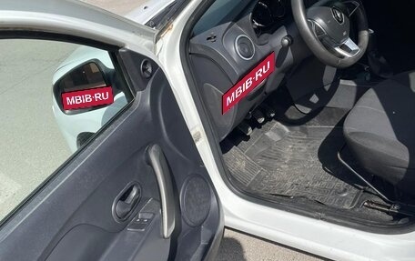 Renault Logan II, 2019 год, 615 000 рублей, 6 фотография