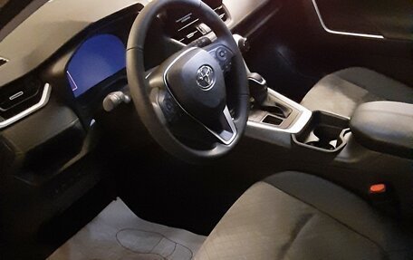 Toyota RAV4, 2023 год, 4 950 000 рублей, 4 фотография