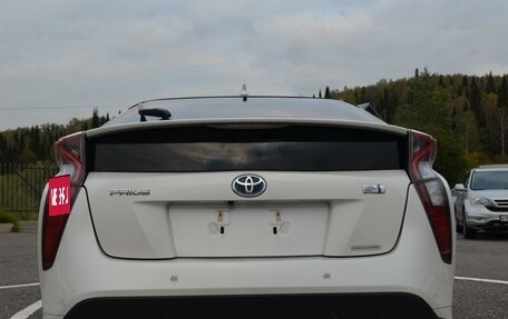 Toyota Prius IV XW50, 2016 год, 2 000 000 рублей, 6 фотография