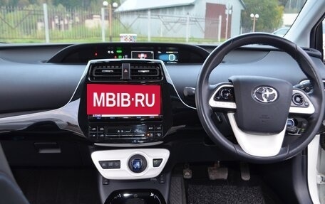Toyota Prius IV XW50, 2016 год, 2 000 000 рублей, 12 фотография