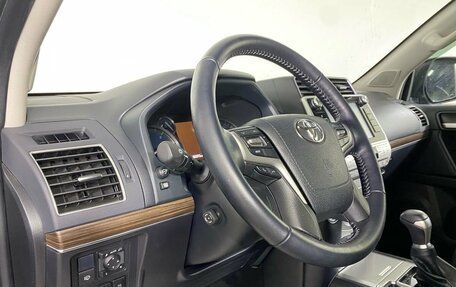 Toyota Land Cruiser Prado 150 рестайлинг 2, 2018 год, 5 390 000 рублей, 8 фотография