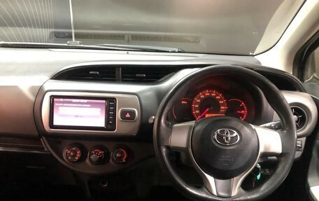 Toyota Vitz, 2016 год, 850 999 рублей, 3 фотография