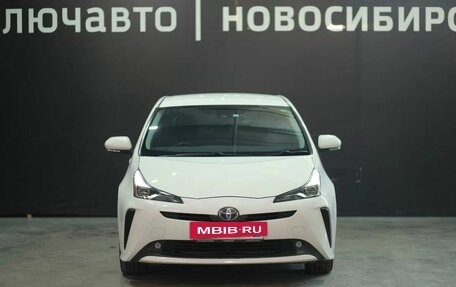 Toyota Prius IV XW50, 2019 год, 2 010 000 рублей, 2 фотография