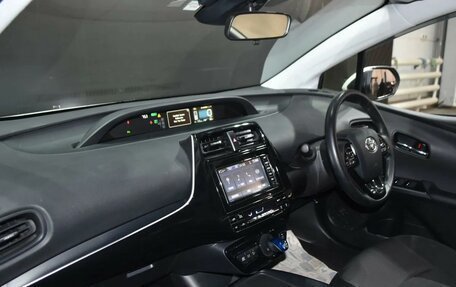 Toyota Prius IV XW50, 2019 год, 1 817 999 рублей, 5 фотография