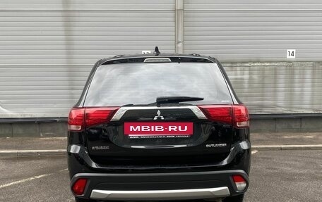 Mitsubishi Outlander III рестайлинг 3, 2018 год, 2 229 000 рублей, 6 фотография