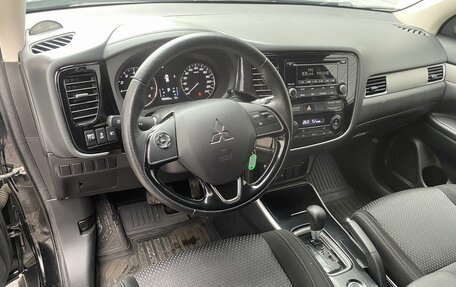 Mitsubishi Outlander III рестайлинг 3, 2018 год, 2 229 000 рублей, 9 фотография