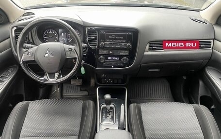 Mitsubishi Outlander III рестайлинг 3, 2018 год, 2 229 000 рублей, 13 фотография