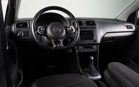 Volkswagen Polo VI (EU Market), 2018 год, 1 630 000 рублей, 6 фотография