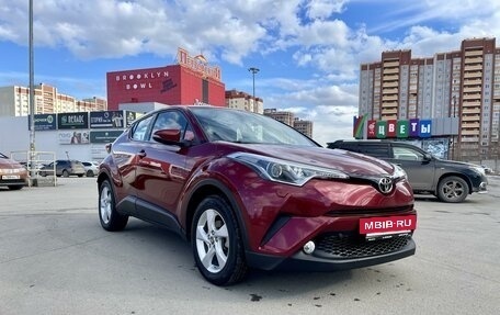 Toyota C-HR I рестайлинг, 2019 год, 2 590 000 рублей, 3 фотография