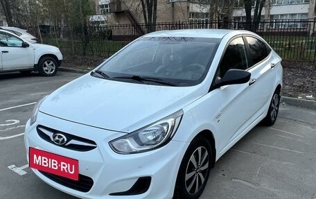 Hyundai Solaris II рестайлинг, 2014 год, 1 075 000 рублей, 1 фотография