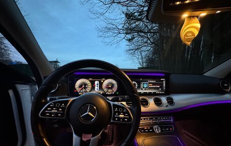 Mercedes-Benz E-Класс, 2019 год, 2 500 000 рублей, 9 фотография
