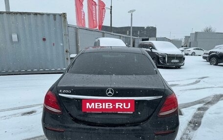 Mercedes-Benz E-Класс, 2019 год, 3 185 000 рублей, 4 фотография