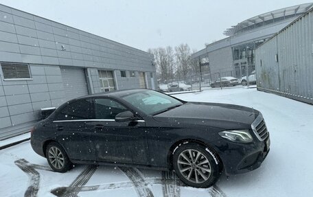 Mercedes-Benz E-Класс, 2019 год, 3 185 000 рублей, 14 фотография