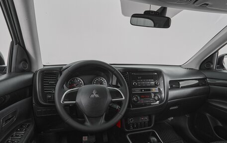 Mitsubishi Outlander III рестайлинг 3, 2018 год, 1 763 000 рублей, 7 фотография