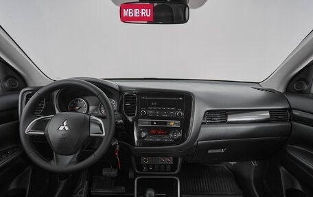 Mitsubishi Outlander III рестайлинг 3, 2018 год, 1 763 000 рублей, 8 фотография