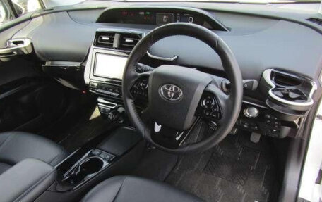 Toyota Prius IV XW50, 2021 год, 1 420 000 рублей, 3 фотография