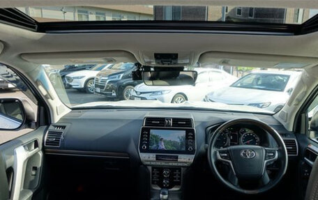Toyota Land Cruiser Prado 150 рестайлинг 2, 2021 год, 4 000 000 рублей, 21 фотография