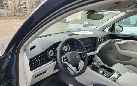 Volkswagen Touareg III, 2022 год, 10 000 000 рублей, 8 фотография