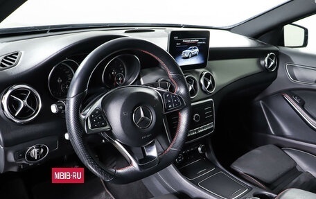 Mercedes-Benz GLA, 2018 год, 3 180 000 рублей, 14 фотография