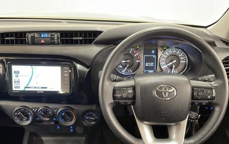 Toyota Hilux VIII, 2021 год, 2 870 000 рублей, 9 фотография