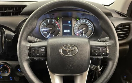 Toyota Hilux VIII, 2021 год, 2 870 000 рублей, 13 фотография