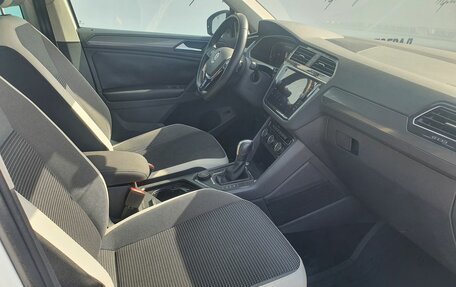 Volkswagen Tiguan II, 2019 год, 2 998 000 рублей, 5 фотография