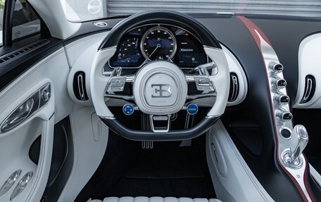 Bugatti Chiron, 2021 год, 418 710 304 рублей, 8 фотография