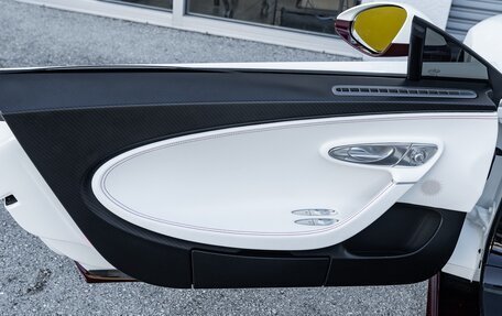 Bugatti Chiron, 2021 год, 418 710 304 рублей, 7 фотография