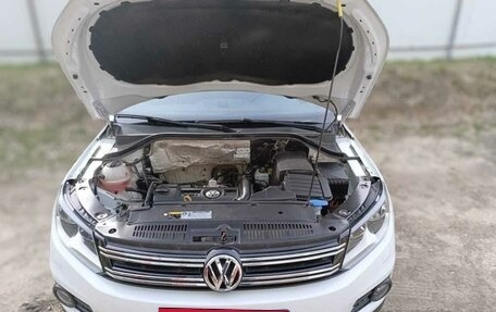 Volkswagen Tiguan I, 2015 год, 2 200 000 рублей, 2 фотография