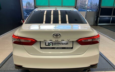 Toyota Camry, 2018 год, 2 500 000 рублей, 5 фотография