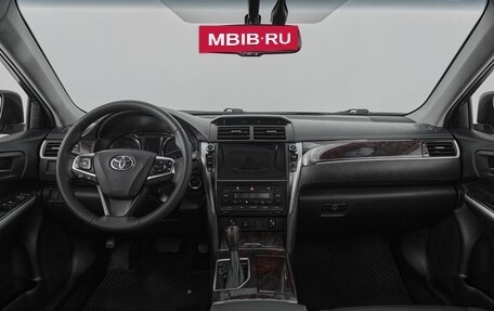 Toyota Camry, 2017 год, 1 795 000 рублей, 8 фотография