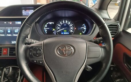 Toyota Voxy III, 2017 год, 2 630 000 рублей, 13 фотография